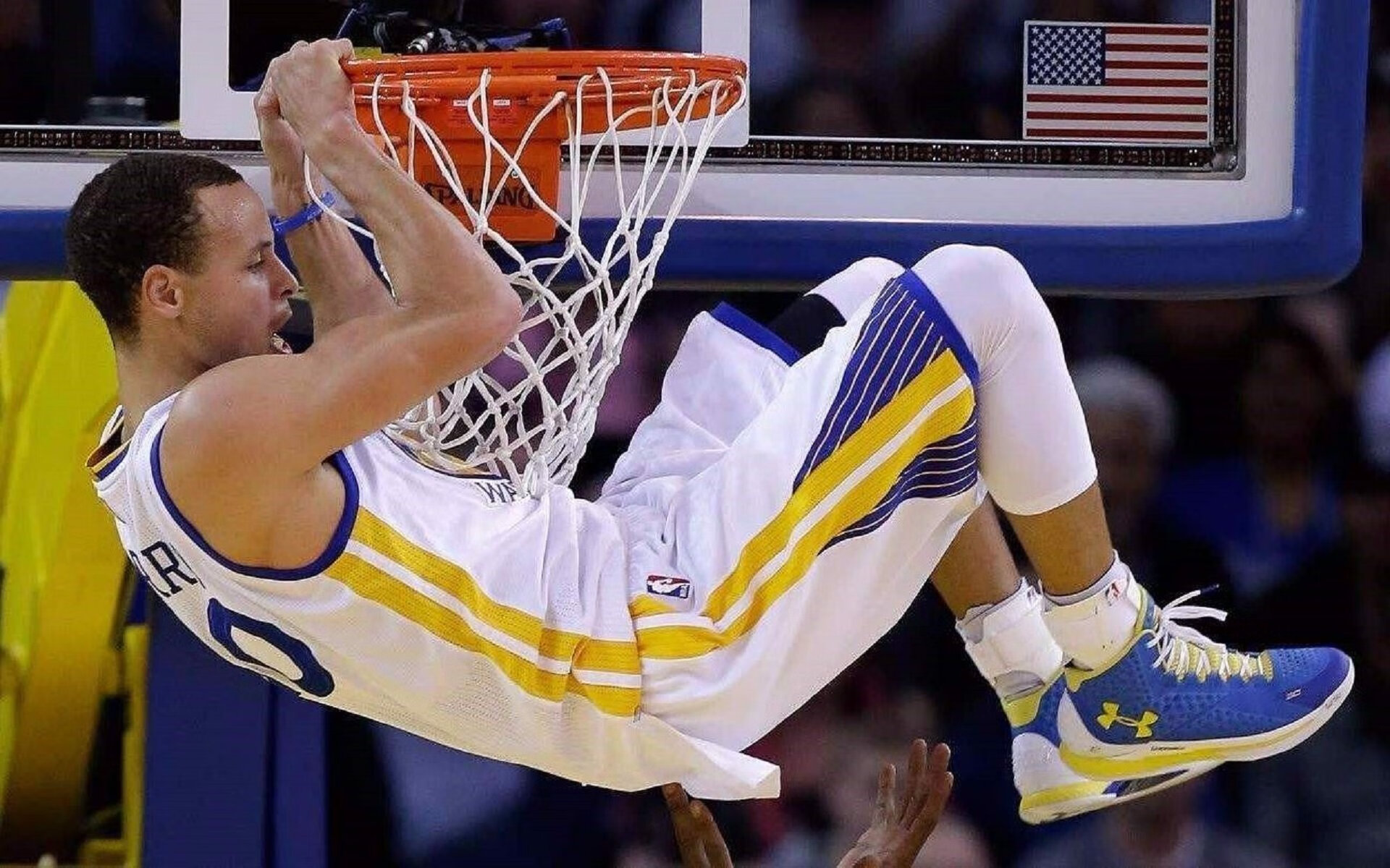 西亚卡姆关键节点力挽狂澜,雷霆今夜手感冰凉—NBA常规赛风云突变,猛龙强势反弹破连败阴霾